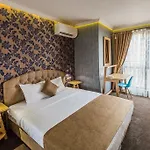 Guest house 8 1/2 Art