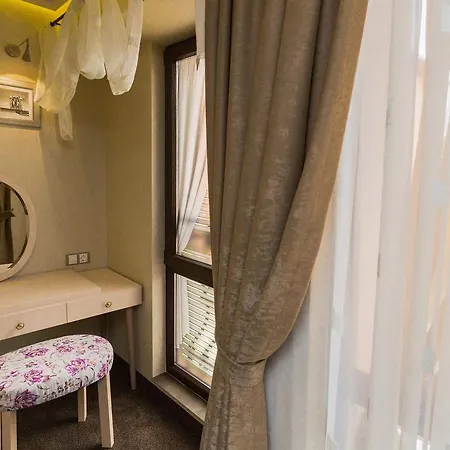 Pensión 8 1/2 Art 3*